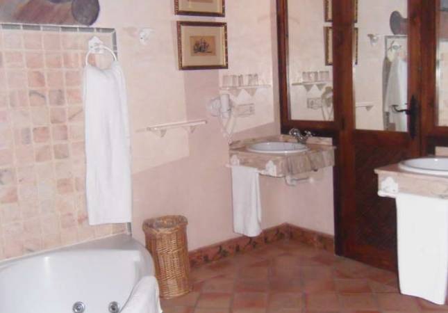 Las mejores habitaciones en Hotel Palacio Marqués de la Gomera. Disfruta  nuestro Spa y Masaje en Sevilla
