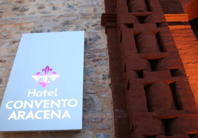 Confortables habitaciones en Hotel Convento Aracena & Spa. Relájate con nuestra oferta en Huelva