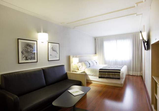 Espaciosas habitaciones en Hotel Holiday Inn Andorra. Relájate con nuestra oferta en Andorra la Vella
