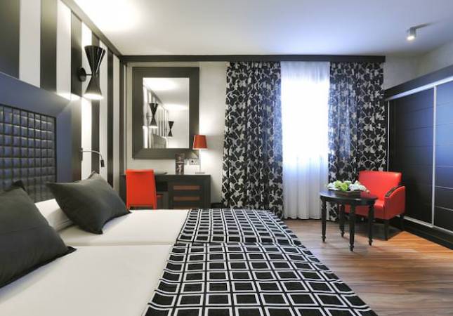 Las mejores habitaciones en Salles Hotel Aeroport Girona. Disfruta  nuestra oferta en Girona