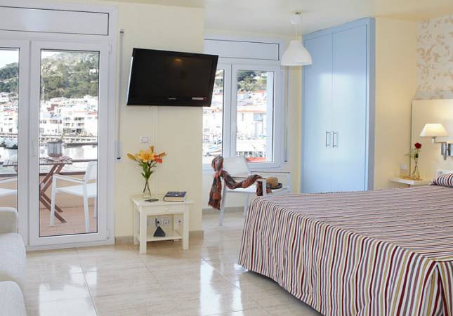 Románticas habitaciones en Hotel Spa Cap de Creus. Disfruta  los mejores precios de Girona