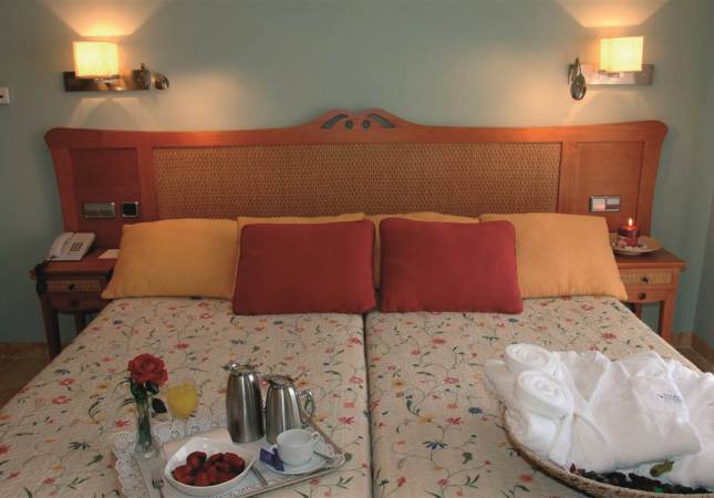 Románticas habitaciones en Hotel La Laguna. El entorno más romántico con nuestro Spa y Masaje en Alicante