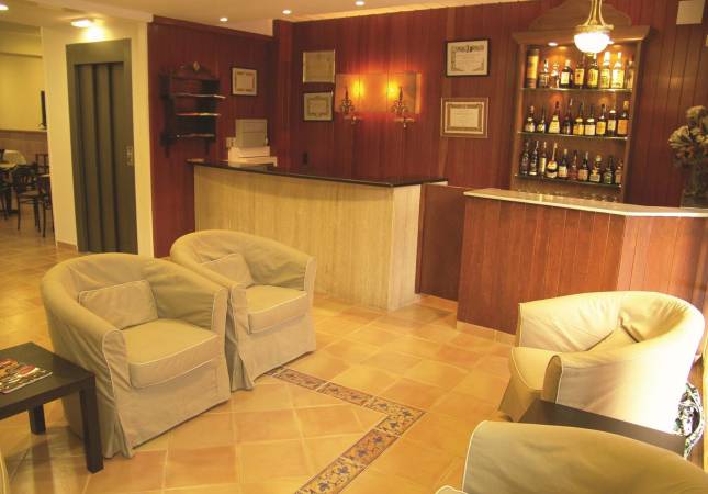 Románticas habitaciones en Hotel Ripoll. La mayor comodidad con nuestro Spa y Masaje en Girona