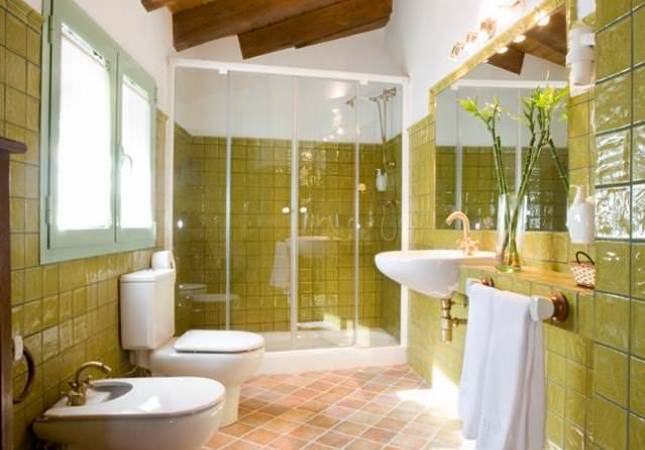 Románticas habitaciones en Hotel Rural El Pilaret. Disfrúta con nuestro Spa y Masaje en Huesca