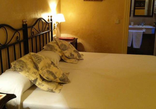 Espaciosas habitaciones en Hotel Palacio Marqués de la Gomera. Disfruta  los mejores precios de Sevilla