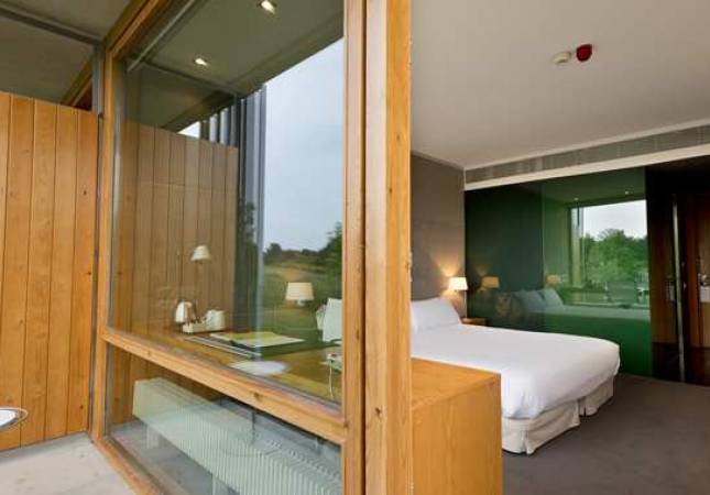 Espaciosas habitaciones en DoubleTree by Hilton La Mola Spa. Disfrúta con nuestra oferta en Barcelona