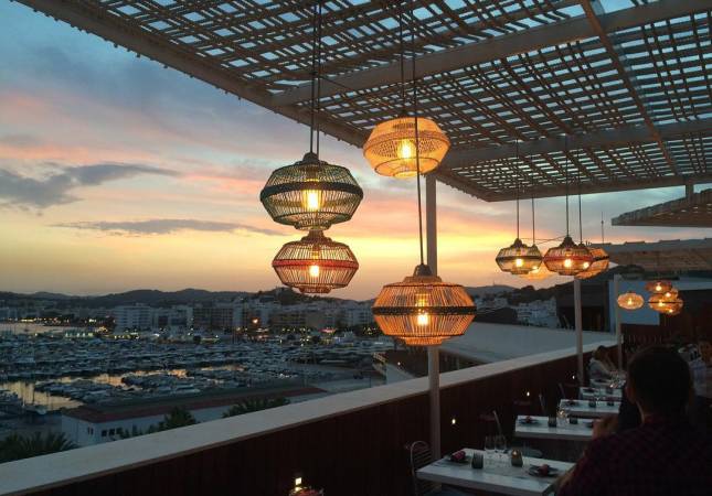 El mejor precio para Hotel Aguas De Ibiza Spa & Resort. El entorno más romántico con nuestro Spa y Masaje en Illes Balears