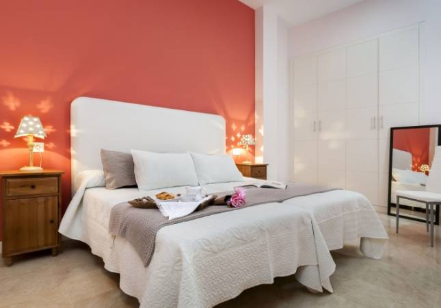 Confortables habitaciones en Hotel Patio de la Cartuja. Disfruta  nuestro Spa y Masaje en Sevilla