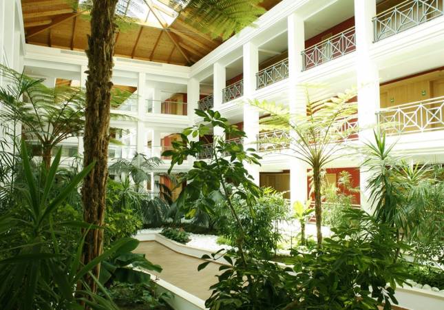 Románticas habitaciones en Hotel Quinta Da Marinha Resort. La mayor comodidad con nuestra oferta en 