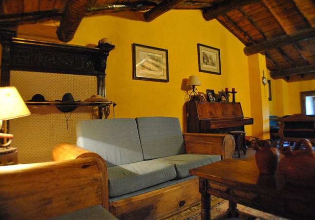 Los mejores precios en Hotel Rural La Trocha De Hoyorredondo. Disfrúta con nuestro Spa y Masaje en Avila