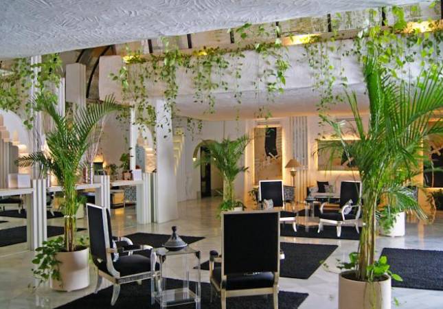 El mejor precio para Hotel Suites Albayzi­n Del Mar. Relájate con los mejores precios de Granada