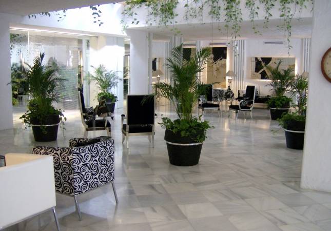 Inolvidables ocasiones en Hotel Suites Albayzi­n Del Mar. Disfrúta con los mejores precios de Granada