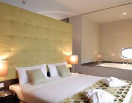 Cama con jacuzzi al lado, Suite, Douro Palace Hotel Resort &amp; Spa en 
