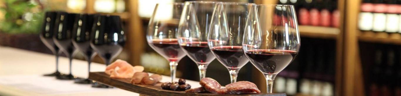 Escapadas gastronómicas y visitas a vinotécas y bodegas desde 39€