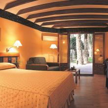 Ambiente de descanso en Hotel Huerto del Cura. Relájate con nuestra oferta en Alicante