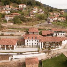 Románticas habitaciones en Eco-Resort Puebloastur Spa & Wellness. Disfruta  los mejores precios de Asturias