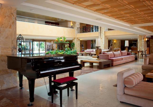 Confortables habitaciones en Gran Hotel Elba Estepona Thalasso & Spa. El entorno más romántico con nuestra oferta en Malaga