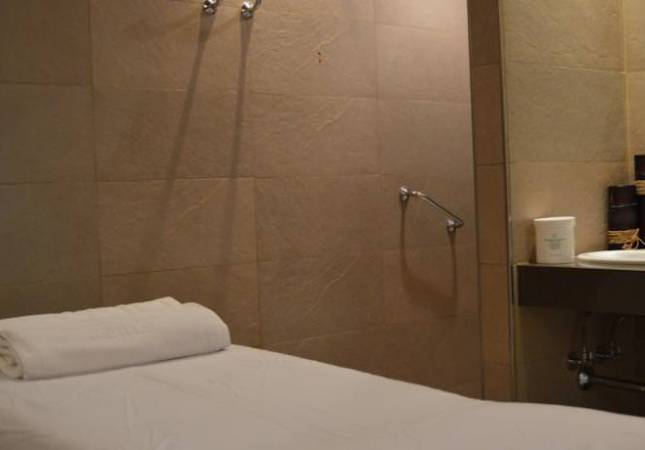 Espaciosas habitaciones en Hotel Gem Wellness & Spa. Relájate con nuestra oferta en Girona