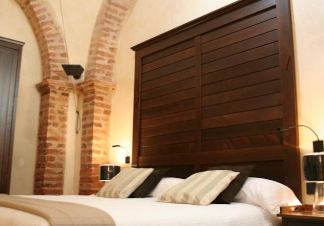 Confortables habitaciones en Hotel Convento Aracena & Spa. El entorno más romántico con los mejores precios de Huelva