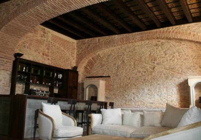 Las mejores habitaciones en Hotel Convento Aracena & Spa. El entorno más romántico con los mejores precios de Huelva