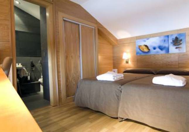 Las mejores habitaciones en Hotel & Spa La Collada. El entorno más romántico con los mejores precios de Girona