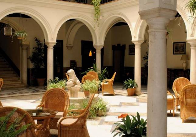 Precio mínimo garantizado para Hotel Palacio Marqués de la Gomera. Relájate con nuestro Spa y Masaje en Sevilla