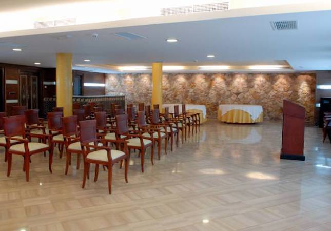 Espaciosas habitaciones en Hotel Sierra de Cazorla. La mayor comodidad con los mejores precios de Jaen