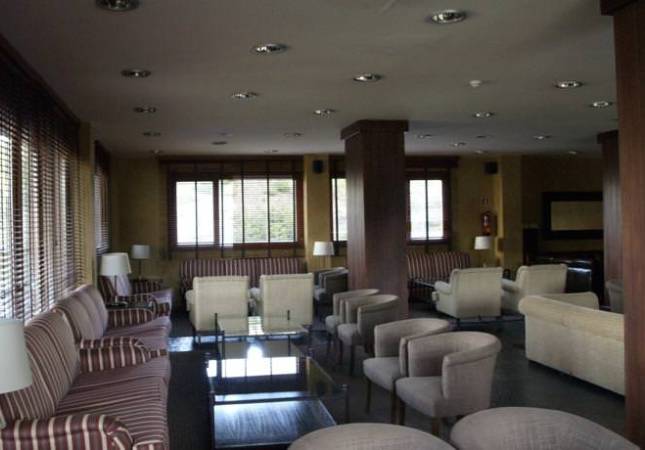 Espaciosas habitaciones en Hotel Saliecho. La mayor comodidad con nuestra oferta en Huesca