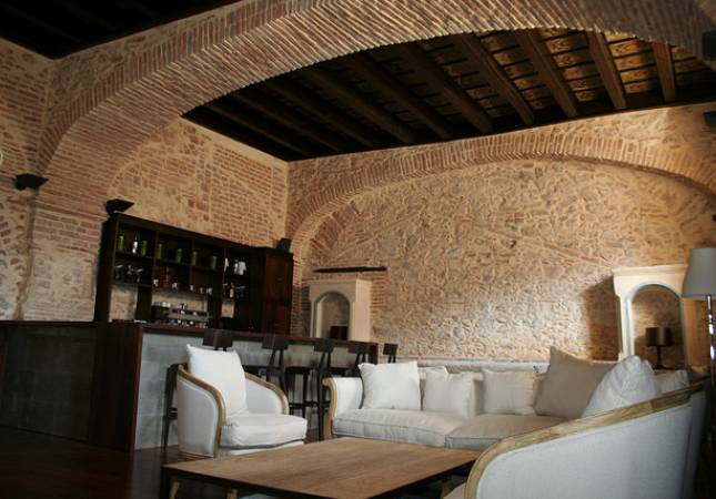 Románticas habitaciones en Hotel Convento Aracena & Spa. Disfrúta con los mejores precios de Huelva