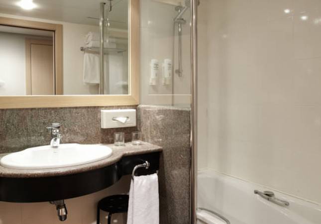 Las mejores habitaciones en Hotel Holiday Inn Andorra. El entorno más romántico con los mejores precios de Andorra la Vella