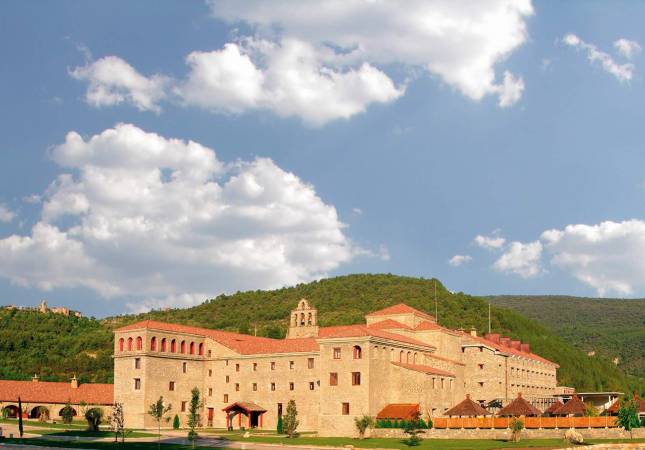 Románticas habitaciones en Barceló Monasterio de Boltaña. La mayor comodidad con nuestra oferta en Huesca