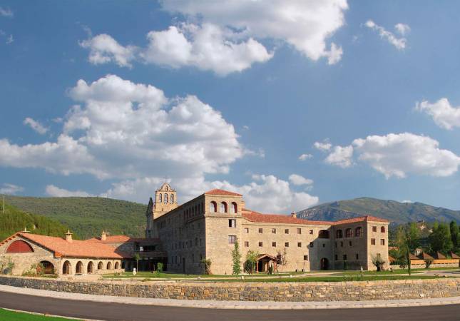 Inolvidables ocasiones en Barceló Monasterio de Boltaña. Disfruta  nuestro Spa y Masaje en Huesca