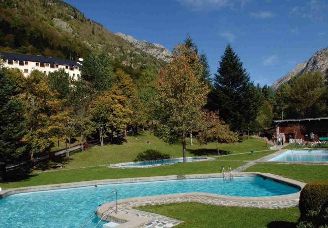 Precio mínimo garantizado para Hotel Manantial. El entorno más romántico con nuestro Spa y Masaje en Lleida