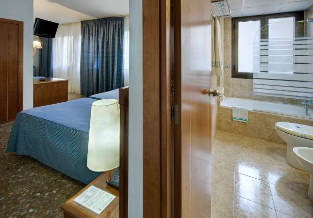 Confortables habitaciones en Hotel Civera. El entorno más romántico con nuestra oferta en Teruel