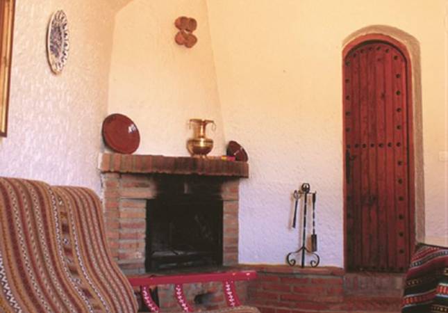 Confortables habitaciones en Cuevas Pedro Antonio de Alarcón. Disfruta  nuestra oferta en Granada