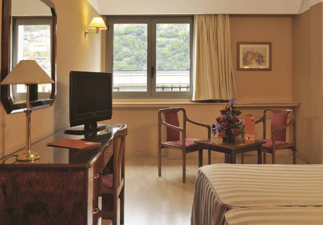 Espaciosas habitaciones en Tulip inn Andorra Delfos Hotel. Relájate con nuestra oferta en Escaldes-Engordany
