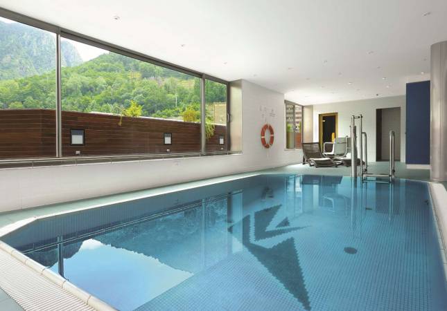 Las mejores habitaciones en Golden Tulip Andorra Fenix Hotel. Relájate con nuestro Spa y Masaje en Escaldes-Engordany