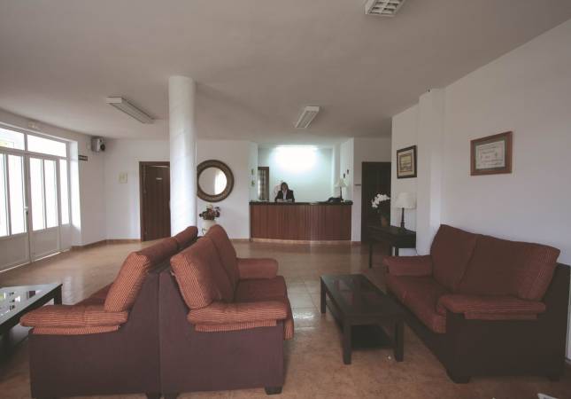 Espaciosas habitaciones en Hotel Balneario Fuentes del Trampal . El entorno más romántico con nuestra oferta en Caceres