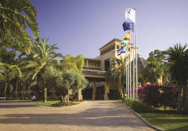 El mejor precio para Hotel Guadalmina Spa & Golf Resort. El entorno más romántico con nuestro Spa y Masaje en Malaga