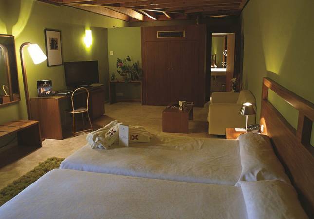 Confortables habitaciones en Hospederia Conventual de Alcantara. Disfruta  nuestro Spa y Masaje en Caceres