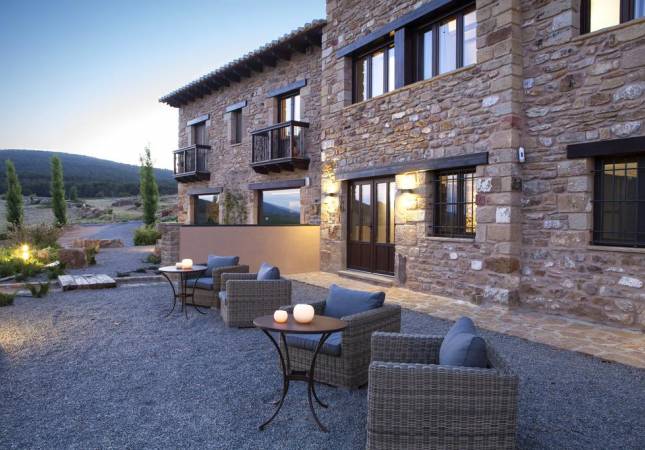 Las mejores habitaciones en Hotel Mas De Cebrian. Disfrúta con los mejores precios de Teruel