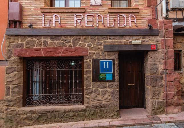 Las mejores habitaciones en Hotel La Realda. Relájate con nuestra oferta en Teruel
