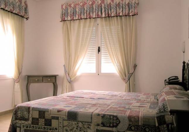 Las mejores habitaciones en Balneario Baños De Montemayor - Hotel Glorieta **. El entorno más romántico con los mejores precios de Caceres