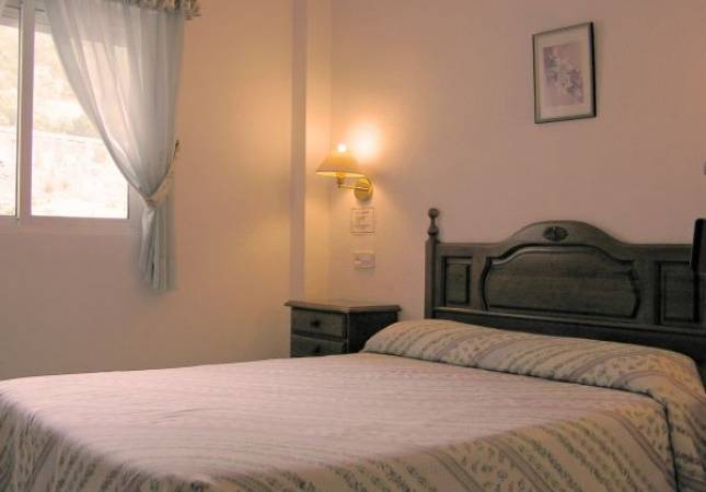 Románticas habitaciones en Balneario Baños De Montemayor - Hotel Glorieta **. El entorno más romántico con nuestro Spa y Masaje en Caceres