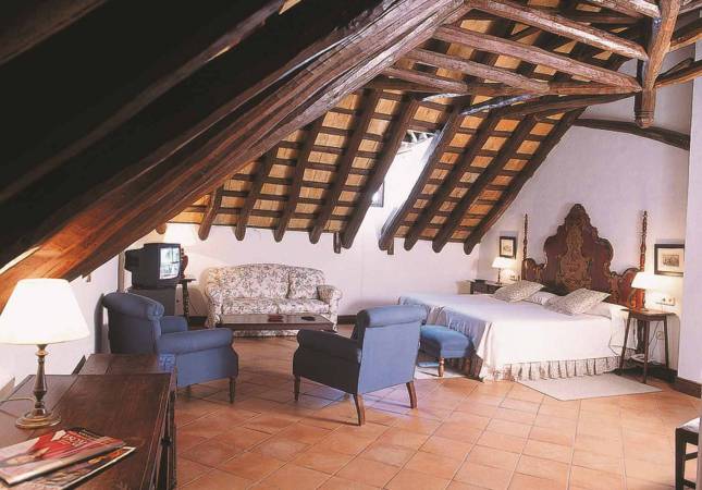 Las mejores habitaciones en Hotel Palacio Marqués de la Gomera. Relájate con los mejores precios de Sevilla