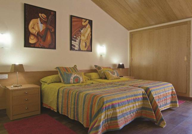 Confortables habitaciones en Hotel Pinxo. Disfrúta con nuestro Spa y Masaje en Girona