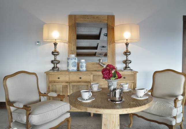 Espaciosas habitaciones en Eco-Resort Puebloastur Spa & Wellness. El entorno más romántico con nuestro Spa y Masaje en Asturias