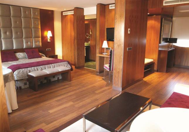 Las mejores habitaciones en Hotel Real de Barco. Relájate con los mejores precios de Avila