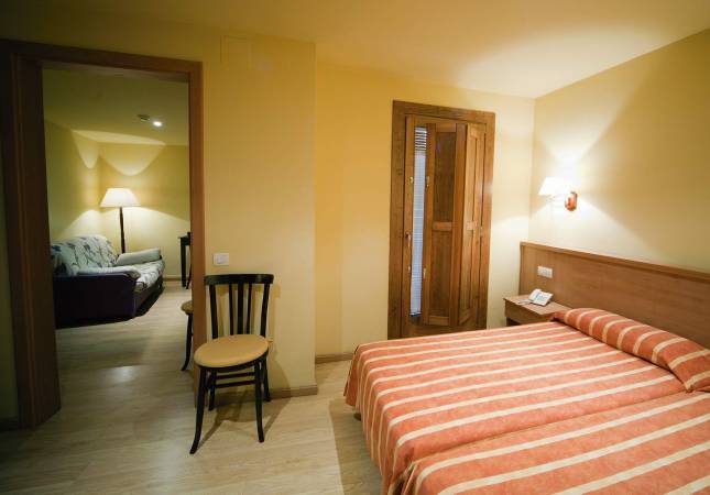 Las mejores habitaciones en Hotel Ripoll. El entorno más romántico con los mejores precios de Girona