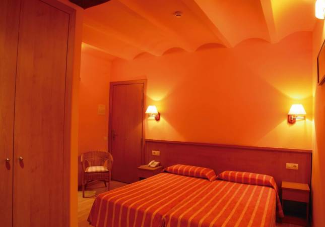 Espaciosas habitaciones en Hotel Ripoll. Disfrúta con nuestro Spa y Masaje en Girona